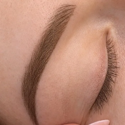 Augenbraue mit Härchen vorn und Schattierung zum Ende, Kombi Brows bei Ruhl Cosmetics in Molbergen